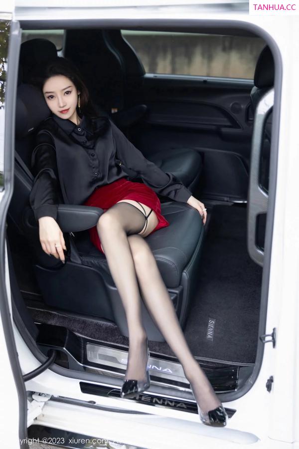   [XiuRen]高清写真图 2023.12.26 No.7867 苏曼兮 短裙黑丝第10张图片